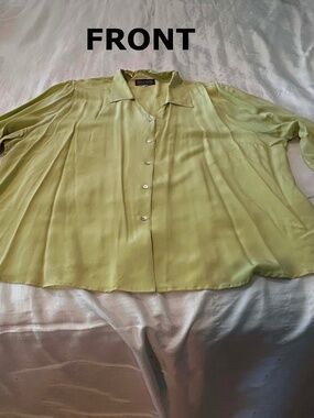 SILK BLOUSE, LIGHT GREEN, SIZE 26, BUTTON FRONT, LONG SLEEVES WITH CUFF SLITS,